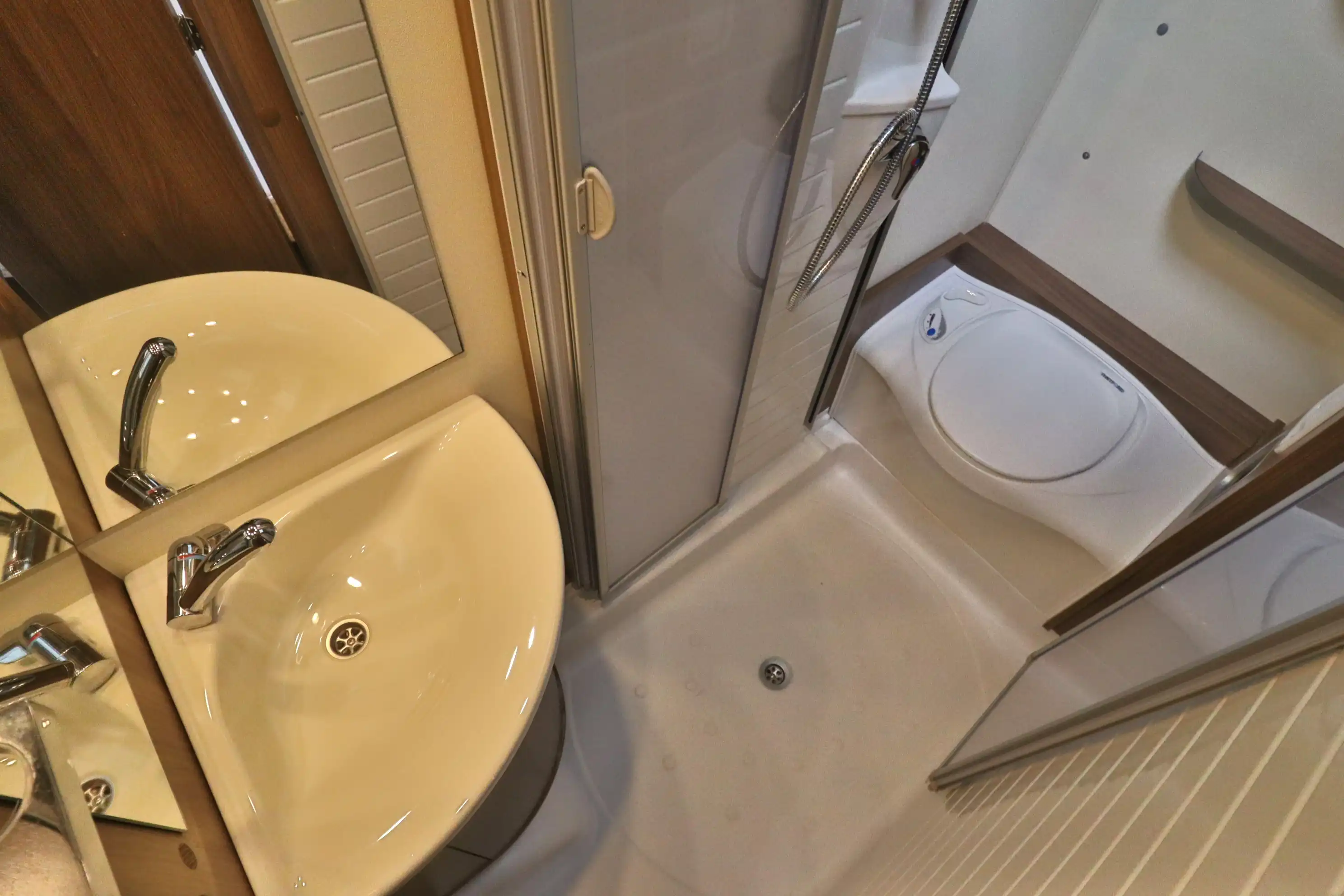 BUERSTNER Averso TOP 465 TS